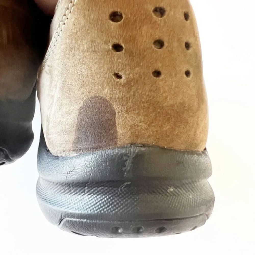Clarks Wave Olive Green Nubuck Suede Bucs Women’s Size 7 Strap‎ Detail READ - Picture 5 of 11
